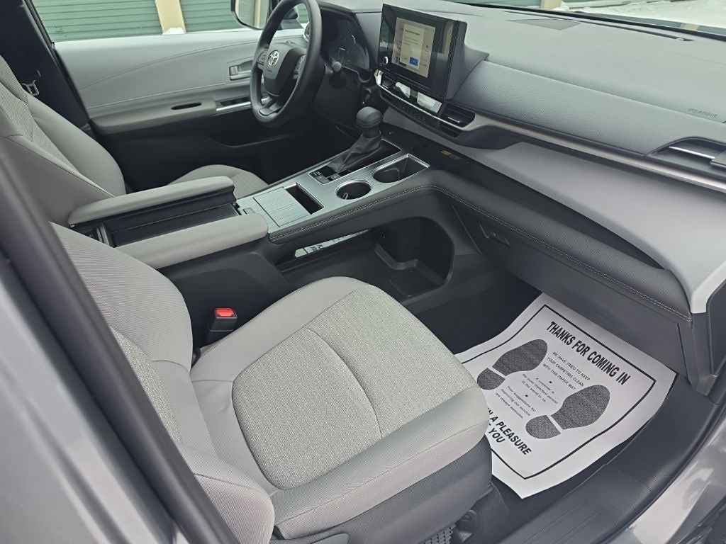2026 Toyota Sienna LE 8 Passenger