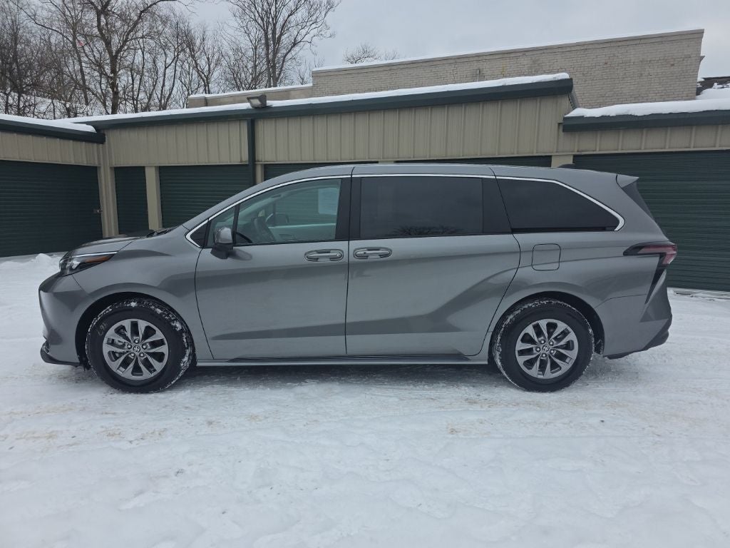 2026 Toyota Sienna LE 8 Passenger