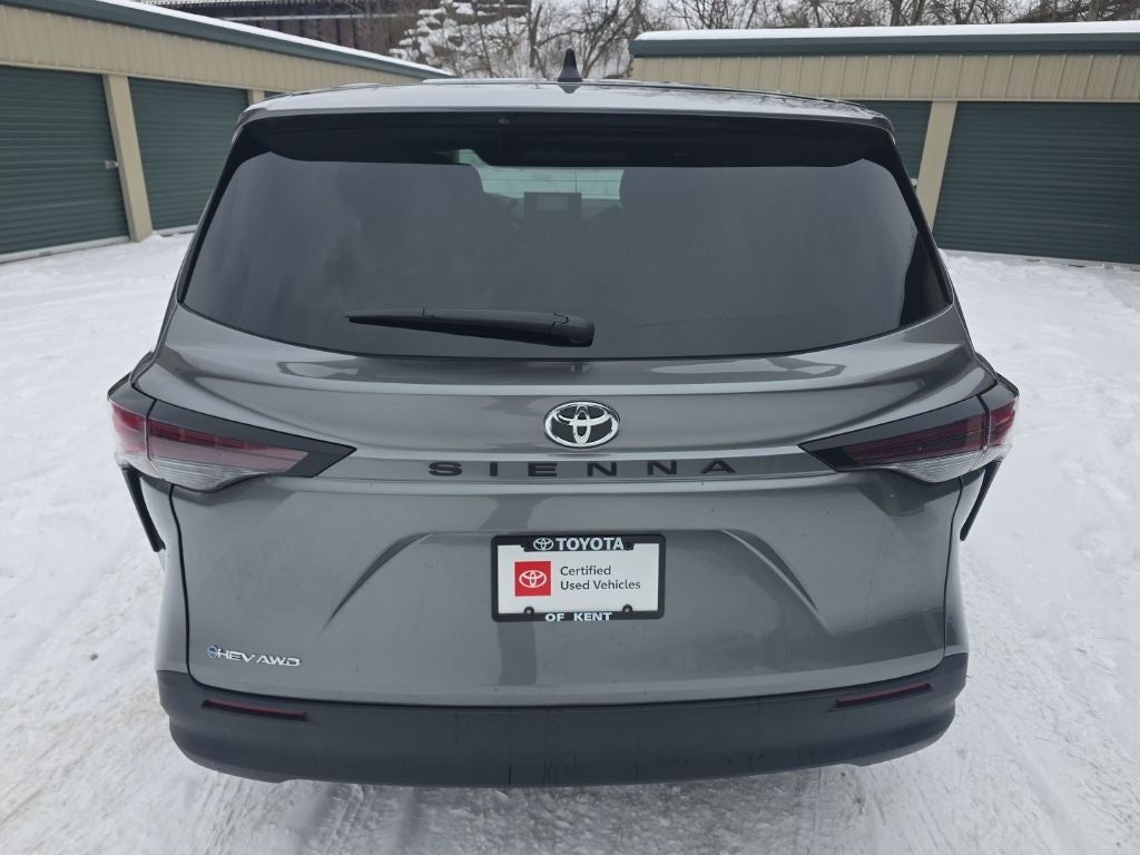2026 Toyota Sienna LE 8 Passenger