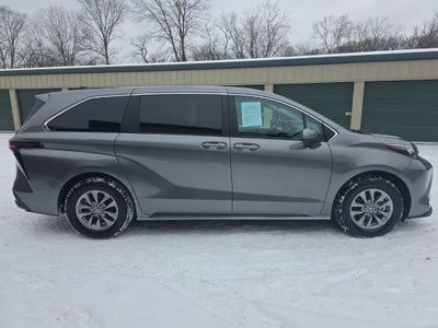 2026 Toyota Sienna LE 8 Passenger
