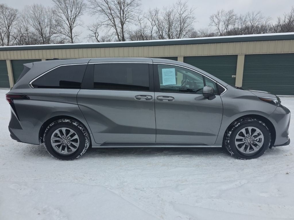 2026 Toyota Sienna LE 8 Passenger