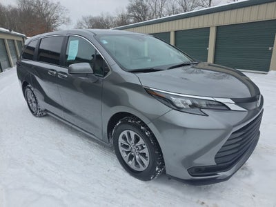 2026 Toyota Sienna LE 8 Passenger