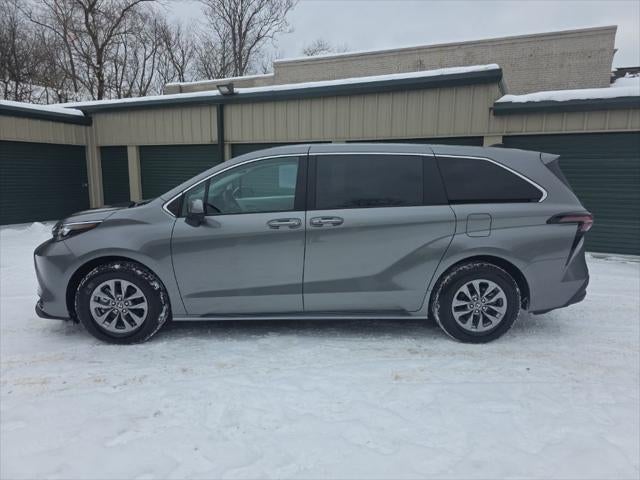 2026 Toyota Sienna LE 8 Passenger