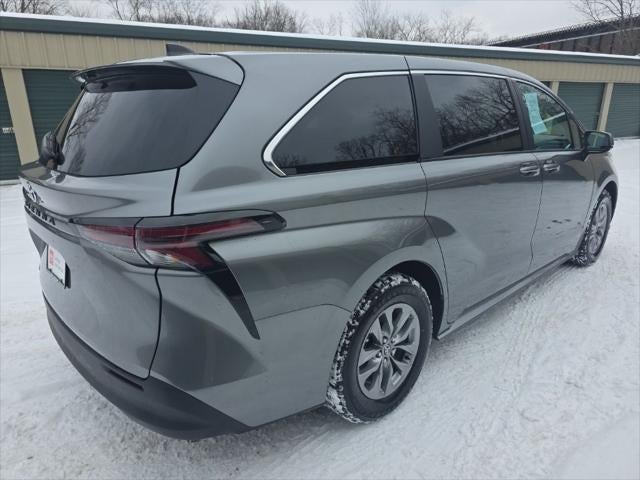 2026 Toyota Sienna LE 8 Passenger