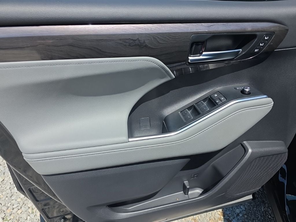 2026 Toyota Highlander Hybrid Limited