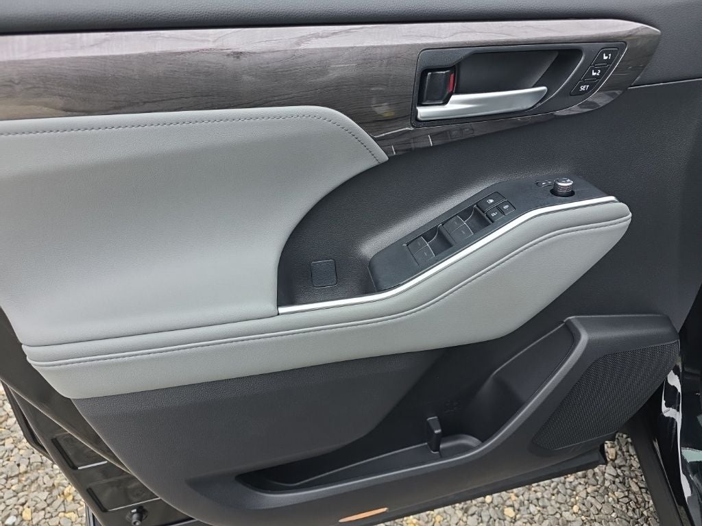 2025 Toyota Highlander Hybrid Limited