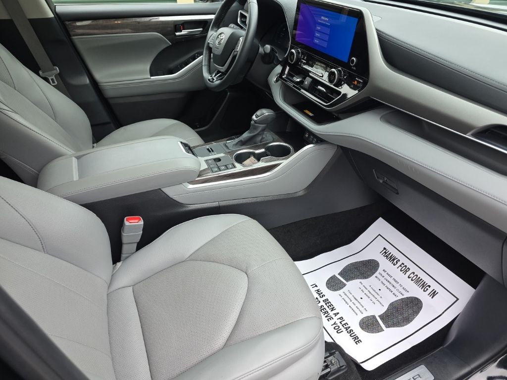 2025 Toyota Highlander Hybrid Limited
