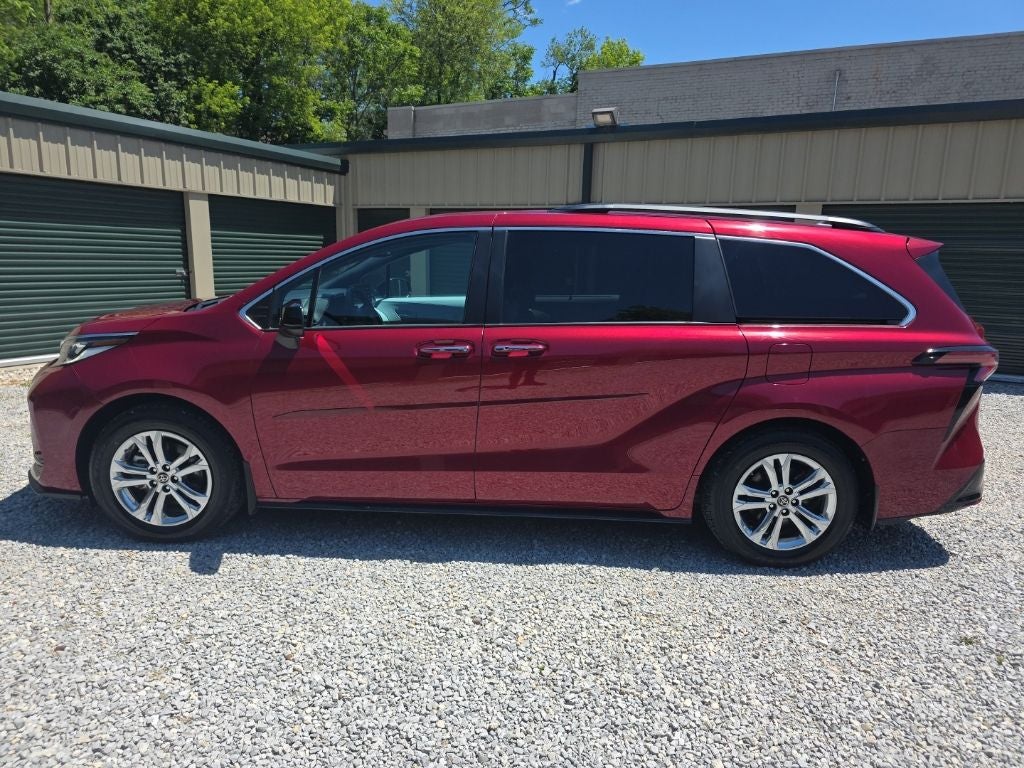 2023 Toyota Sienna XSE 7 Passenger