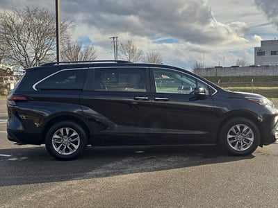 2024 Toyota Sienna XLE 8 Passenger