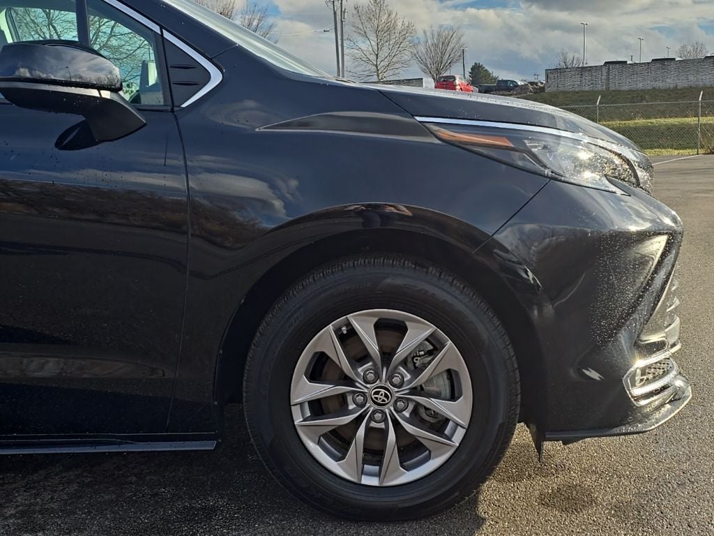 2024 Toyota Sienna XLE 8 Passenger