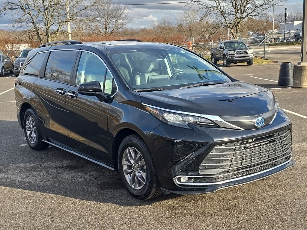 2024 Toyota Sienna XLE 8 Passenger