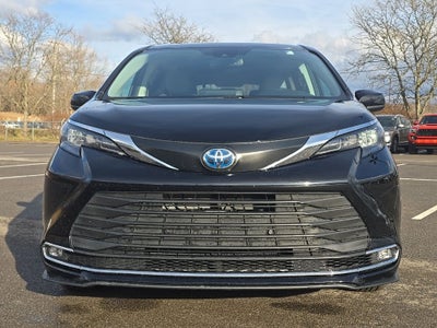 2024 Toyota Sienna XLE 8 Passenger