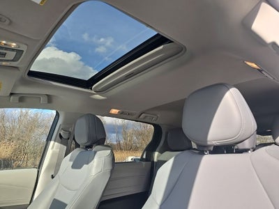 2024 Toyota Sienna XLE 8 Passenger