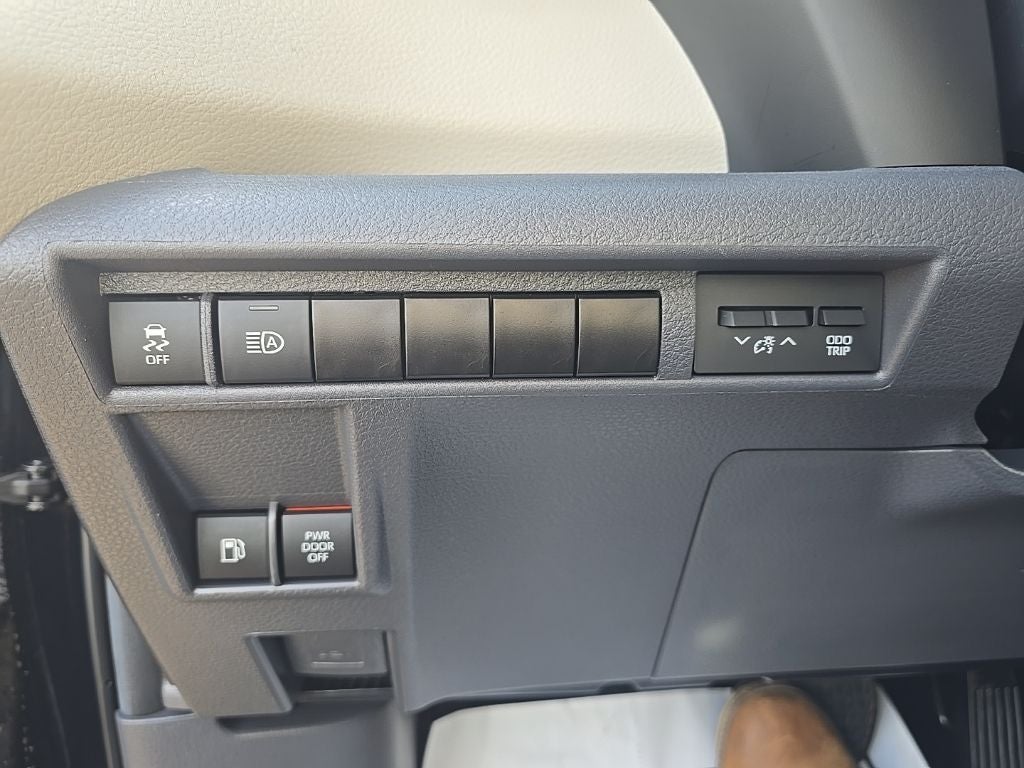 2024 Toyota Sienna XLE 8 Passenger
