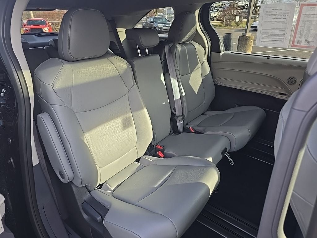 2024 Toyota Sienna XLE 8 Passenger