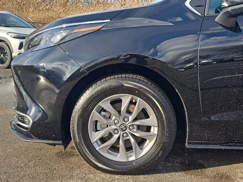 2024 Toyota Sienna XLE 8 Passenger