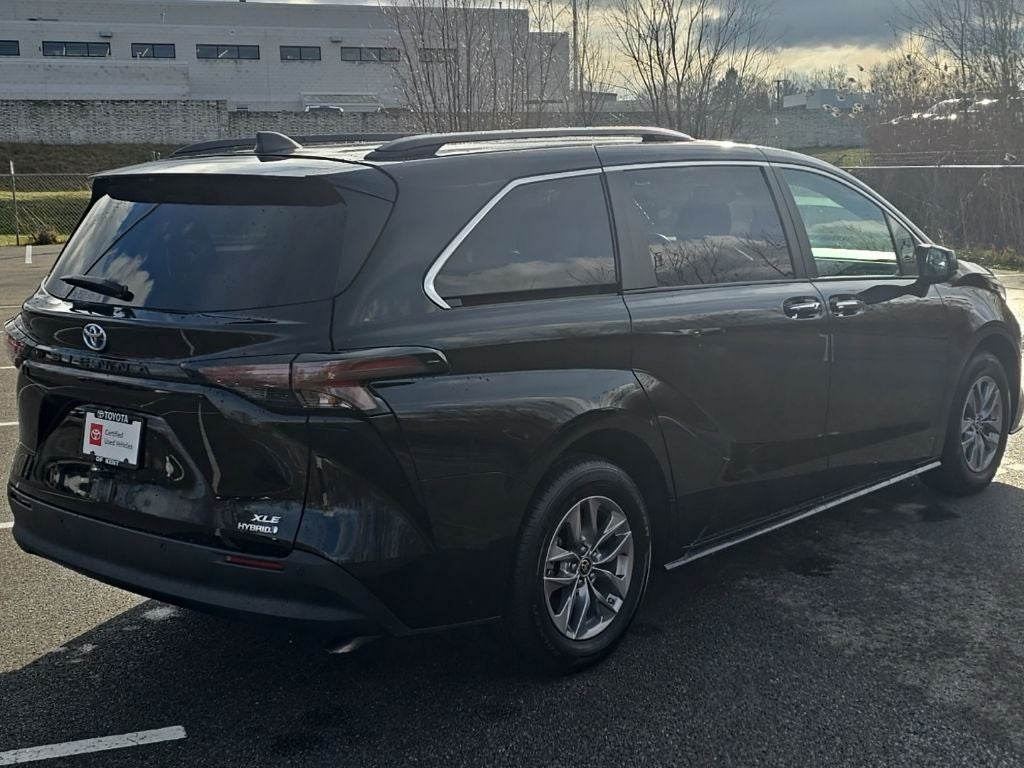 2024 Toyota Sienna XLE 8 Passenger