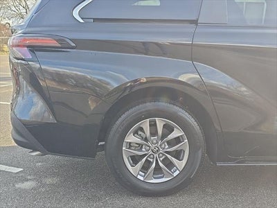 2024 Toyota Sienna XLE 8 Passenger