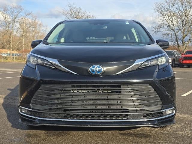 2024 Toyota Sienna XLE 8 Passenger