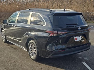 2024 Toyota Sienna XLE 8 Passenger