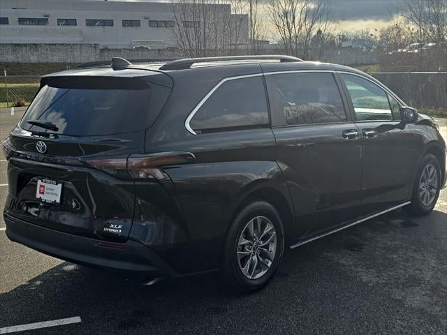 2024 Toyota Sienna XLE 8 Passenger