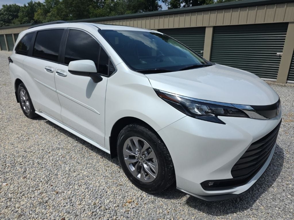 2025 Toyota Sienna XLE 7 Passenger