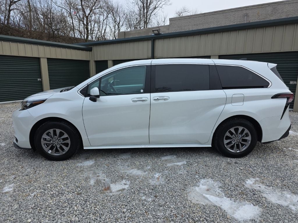 2025 Toyota Sienna XLE 7 Passenger