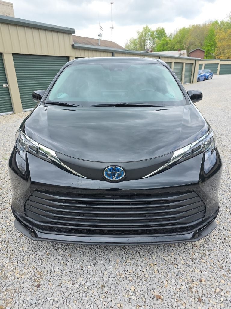 2025 Toyota Sienna XLE 7 Passenger