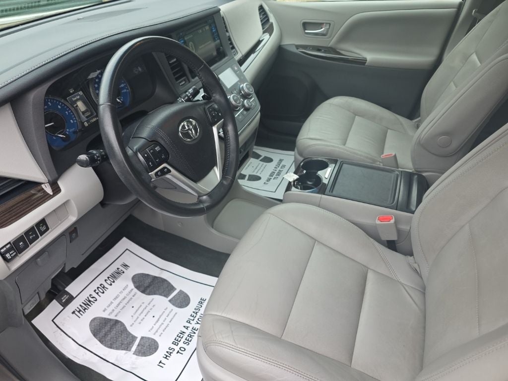 2017 Toyota Sienna XLE 8 Passenger