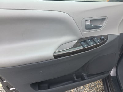 2017 Toyota Sienna XLE 8 Passenger