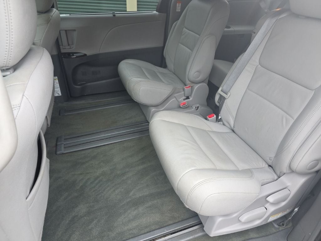 2017 Toyota Sienna XLE 8 Passenger