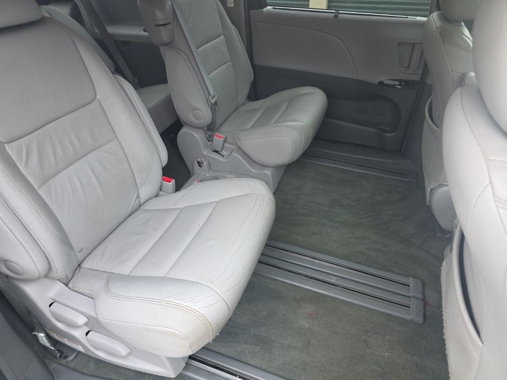 2017 Toyota Sienna XLE 8 Passenger