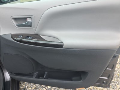 2017 Toyota Sienna XLE 8 Passenger