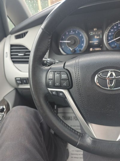 2017 Toyota Sienna XLE 8 Passenger