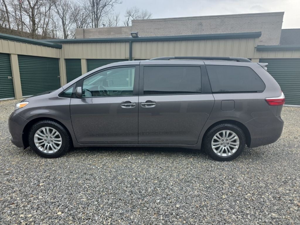 2017 Toyota Sienna XLE 8 Passenger