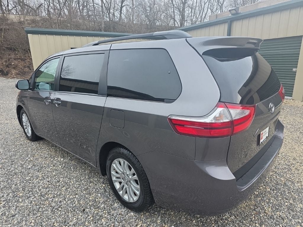 2017 Toyota Sienna XLE 8 Passenger