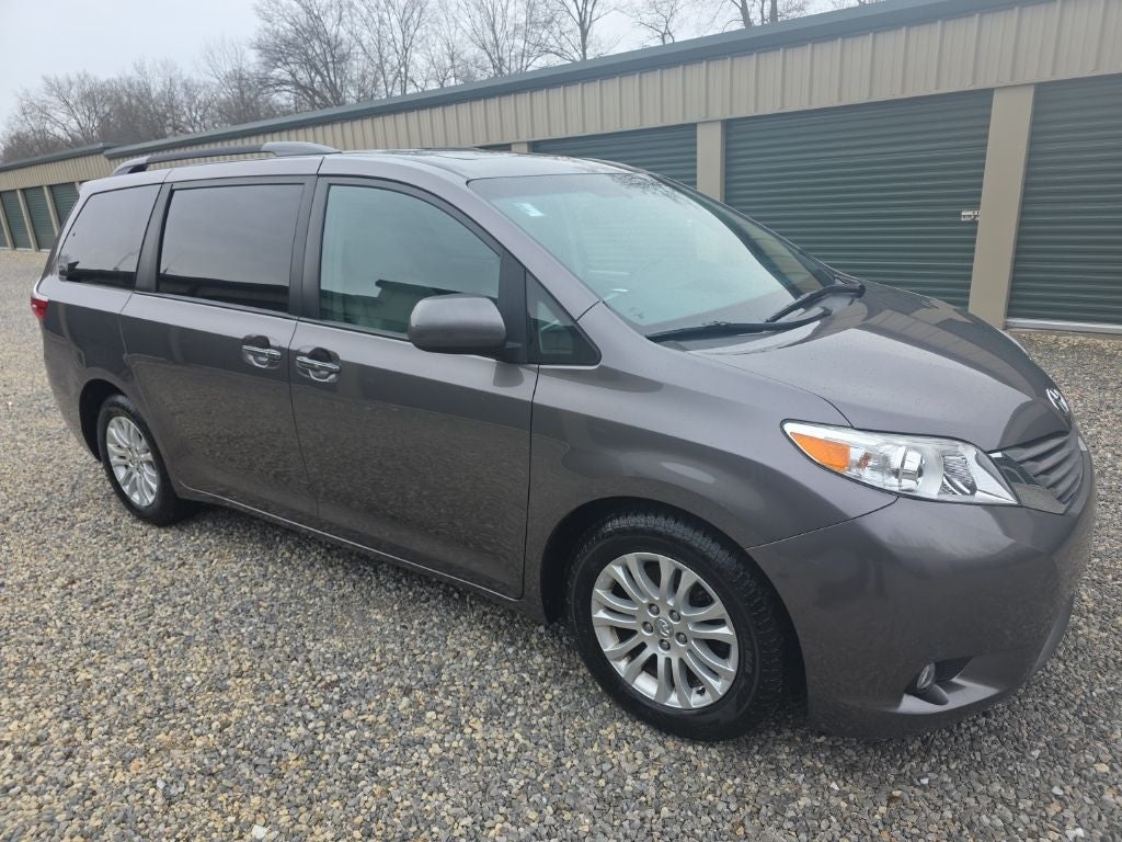 2017 Toyota Sienna XLE 8 Passenger