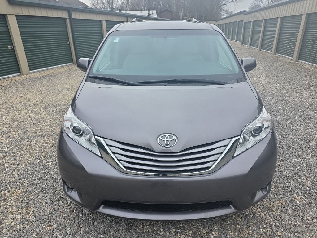 2017 Toyota Sienna XLE 8 Passenger