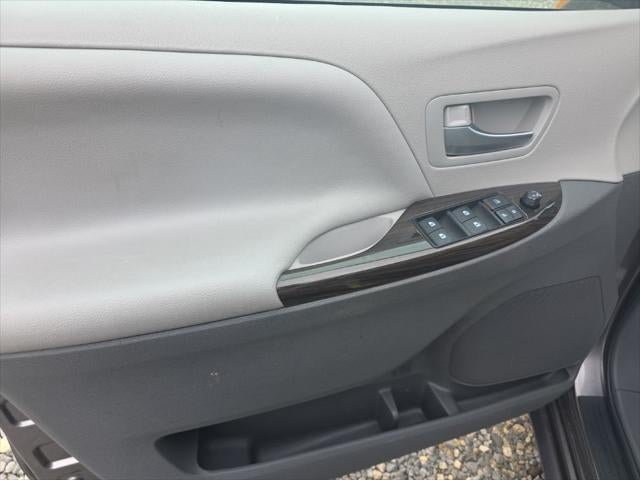 2017 Toyota Sienna XLE 8 Passenger