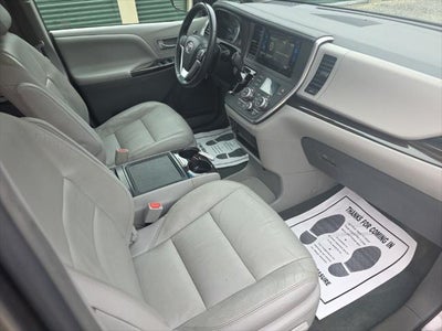 2017 Toyota Sienna XLE 8 Passenger