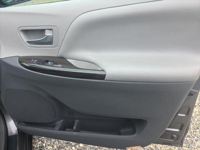 2017 Toyota Sienna XLE 8 Passenger