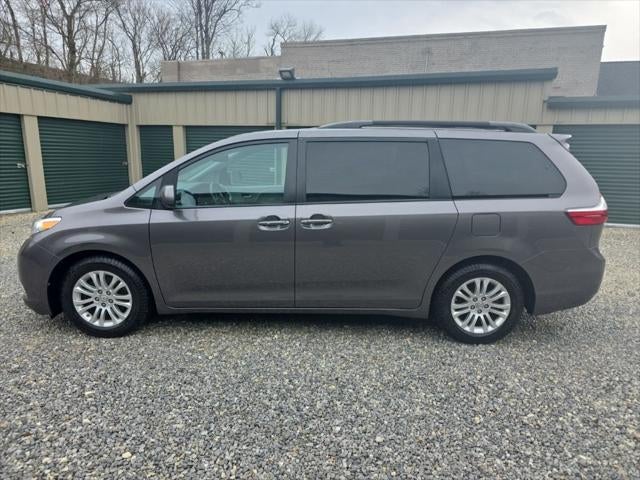 2017 Toyota Sienna XLE 8 Passenger