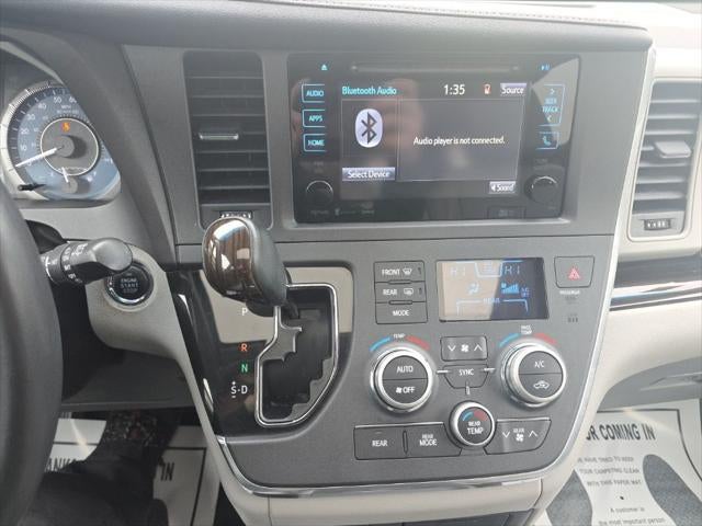 2017 Toyota Sienna XLE 8 Passenger