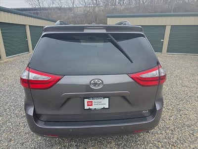 2017 Toyota Sienna XLE 8 Passenger