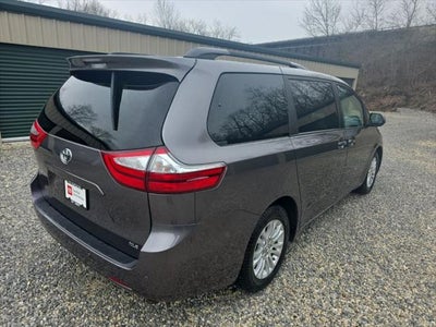 2017 Toyota Sienna XLE 8 Passenger