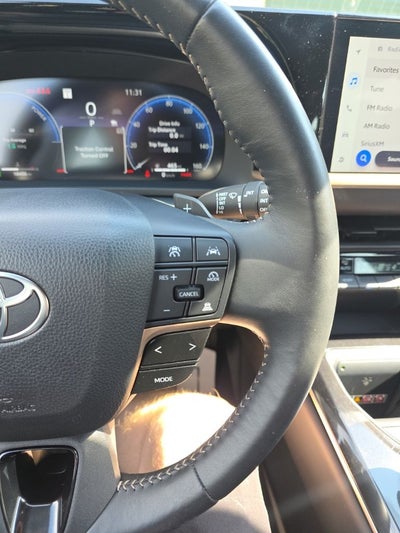2025 Toyota Crown Signia XLE