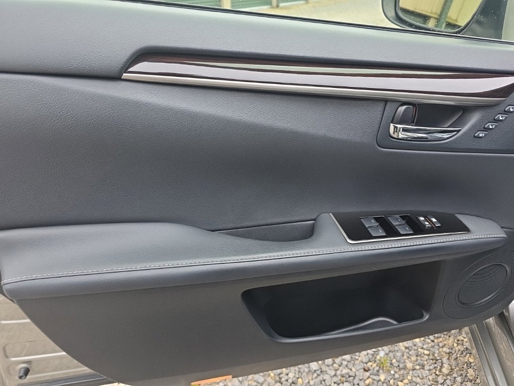 2018 Lexus ES 300h