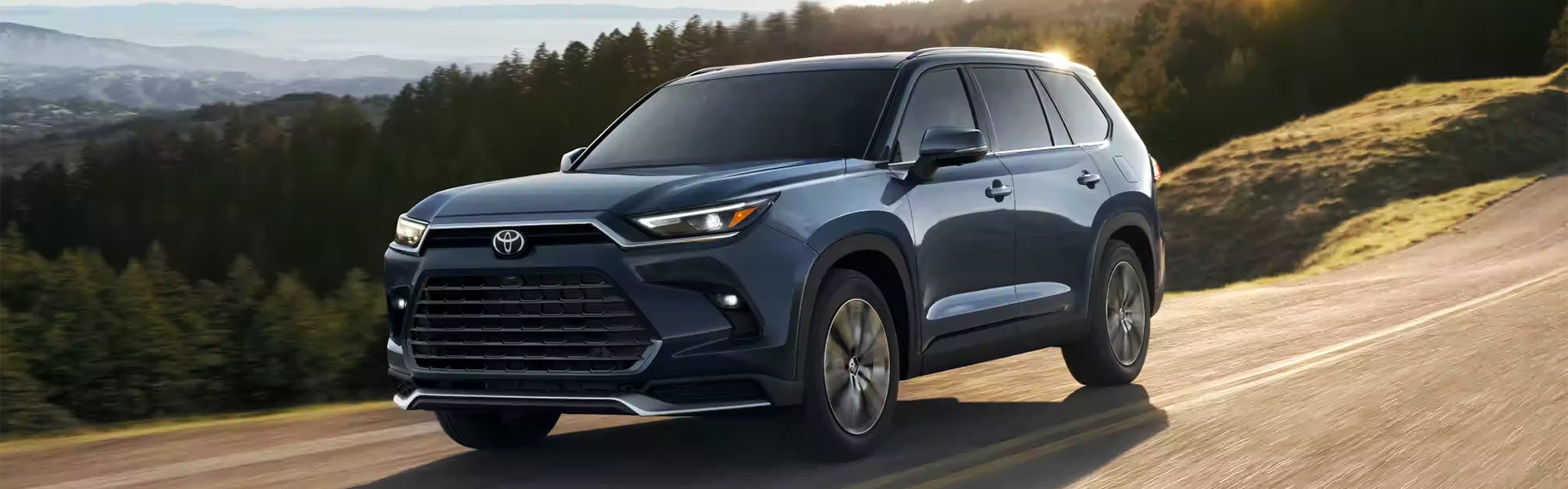 The infotainment screen in the 2024 Toyota Grand Highlander in Kent, OH